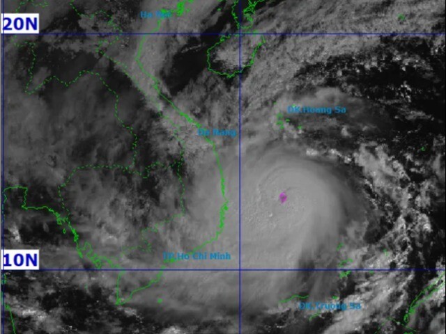 Bão số 13 đã mạnh lên cấp 15, gần cấp siêu bão