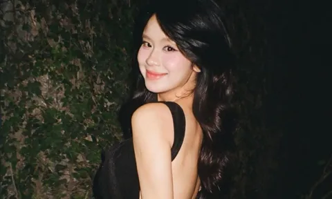 Hàn Hằng khoe lưng trần quyến rũ
