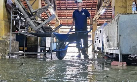 Người dân phố cổ Bao Vinh gượng dậy sau lũ lịch sử