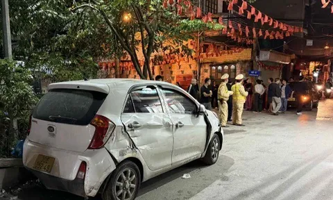 Ô tô tải gây tai nạn liên hoàn trong ngõ Hoàng Mai, tài xế bỏ lại xe rời hiện trường