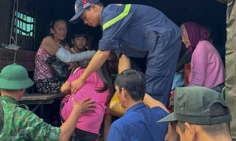 Gia Lai: Cấm phương tiện qua cầu vượt biển dài nhất, khẩn trương sơ tán dân