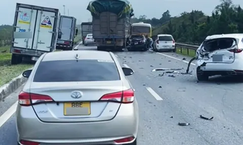 Tai nạn liên hoàn trên cao tốc Hà Nội - Thái Nguyên, ít nhất 6 ô tô bị hư hỏng