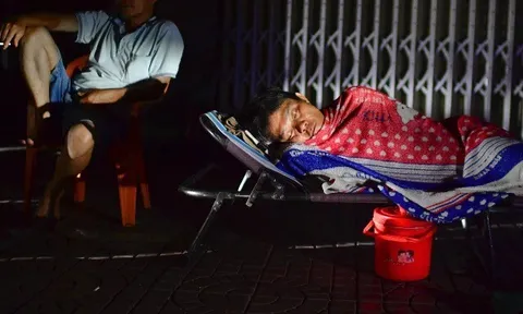 Đêm đầu sau bão không điện ở trung tâm Quy Nhơn