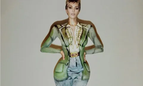 Kim Kardashian gây sốc với ảnh khỏa thân