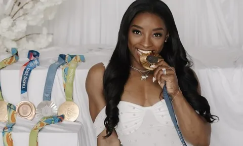 Thú chơi đồng hồ bạc tỷ của 'nữ hoàng thể dục dụng cụ'