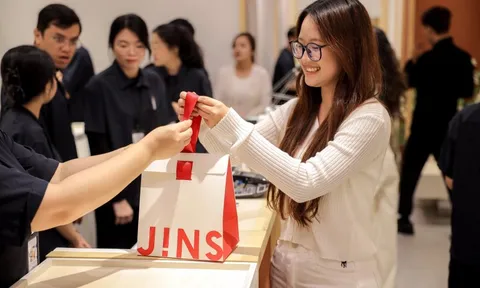 Kính mắt Jins được lòng giới trẻ Việt