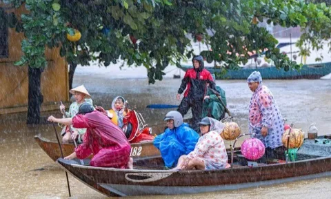 Sau mưa lũ lịch sử, Biển Đông vẫn còn 1-2 cơn bão nữa trong thời gian tới