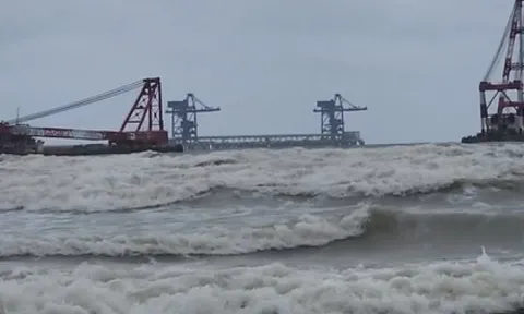 Chuyên gia nhận định về khả năng có bão số 15 trên Biển Đông