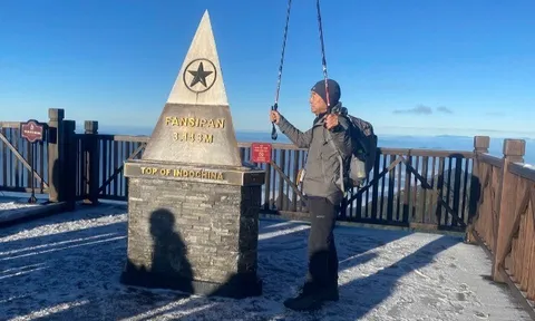 Băng giá phủ trắng Fansipan