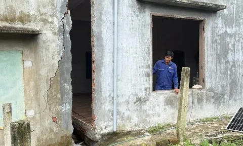 Hiện trường sạt lở nghiêm trọng, nhà cửa nứt toác ở Đắk Lắk