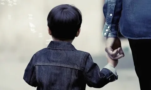 Biết cha đã có vợ, mẹ đành ôm con bỏ đi, 50 năm sau là cuộc hội ngộ không ngờ của hai người phụ nữ 