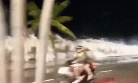 CLIP: Bão 15 chưa vào, sóng lớn đã tràn lên đường biển Nha Trang