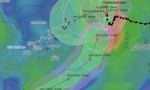 Bão số 15 giật cấp 13 di chuyển chậm trên Biển Đông, áp thấp nhiệt đới lạ thường có vào Nam Bộ?