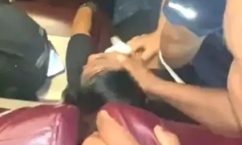 Clip hồi hộp giây phút giành lại sự sống cho người đàn ông trên xe khách