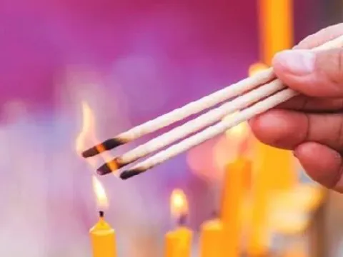 Khung giờ đẹp thắp hương ngày mai - mùng 1 tháng 10 năm Ất Tỵ, 3 việc cần làm ngay để đón phước lành