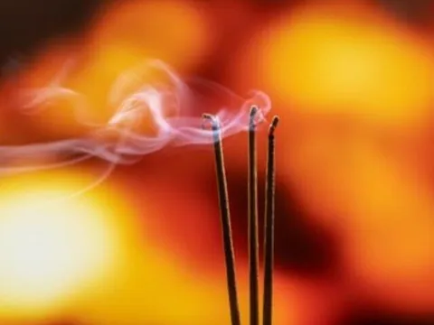 Văn khấn cúng mùng 1 tháng 10 năm Ất Tỵ, 3 khung giờ đại kỵ không thắp hương ngày đầu tháng