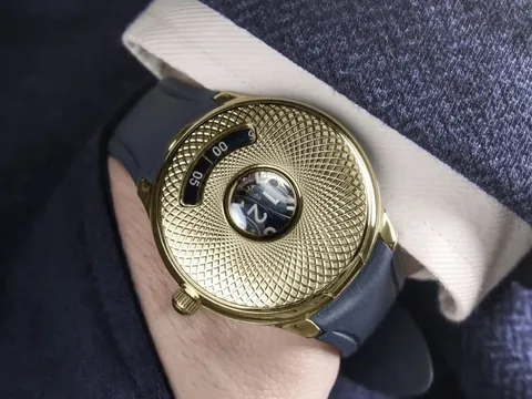 Điểm gây lấn cấn ở đồng hồ kiểu đĩa bay UFO