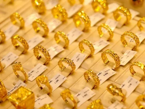 Giá vàng đi ngang, nên mua hay bán?