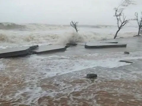 Bão số 15 diễn biến rất khó lường, cơ quan khí tượng đưa ra 2 kịch bản